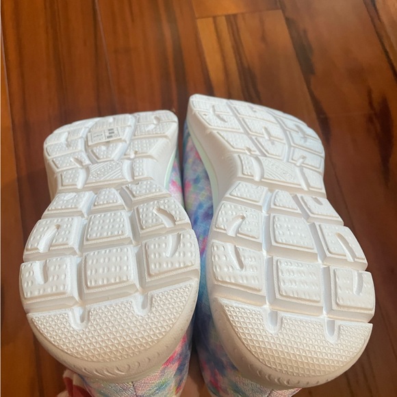 Women's Skechers Summits Looking Groovy Shoes Sneakers 9.5 White Multi NEW - Picture 3 of 5